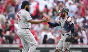 Wong y Refsnyder jonronean y Medias Rojas superan 7-4 a Rojos para llevarse la serie