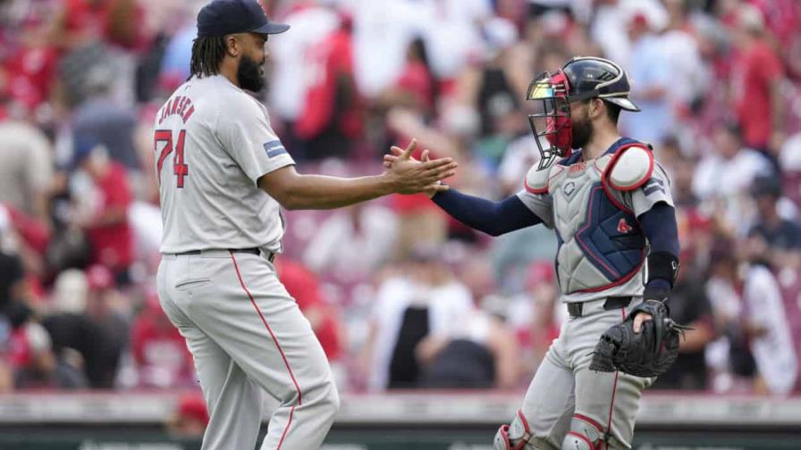 Wong y Refsnyder jonronean y Medias Rojas superan 7-4 a Rojos para llevarse la serie