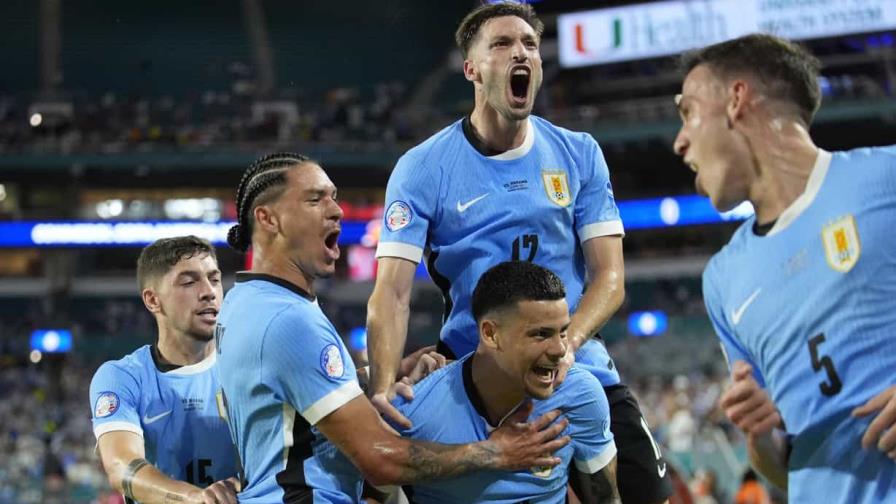 Uruguay derrota a una porfiada Panamá en su debut en la Copa América