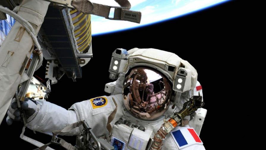 Suspenden caminata espacial de la NASA en la EEI por problemas con traje de un astronauta