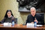 Exigen a diez monjas excomulgadas en España que abandonen el convento