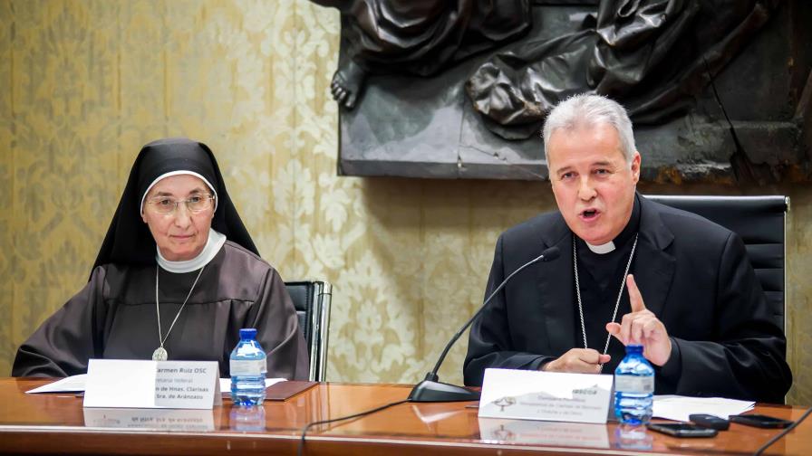 Exigen a diez monjas excomulgadas en España que abandonen el convento