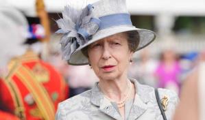 La princesa Ana de Inglaterra, hospitalizada con heridas leves tras un incidente