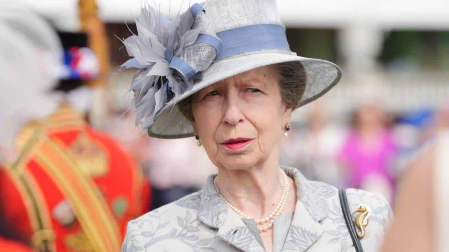 La princesa Ana de Inglaterra, hospitalizada con heridas leves tras un incidente