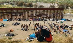 México reporta una caída de 68 % en las detenciones de migrantes en la frontera con EE.UU.