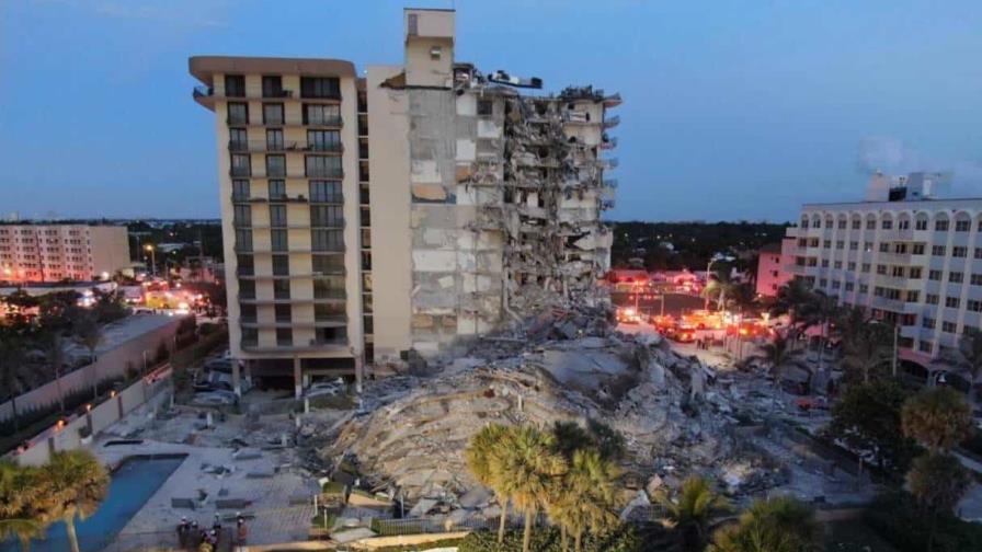 Ciudad de Surfside recuerda a los 98 fallecidos en el derrumbe del edificio en 2021