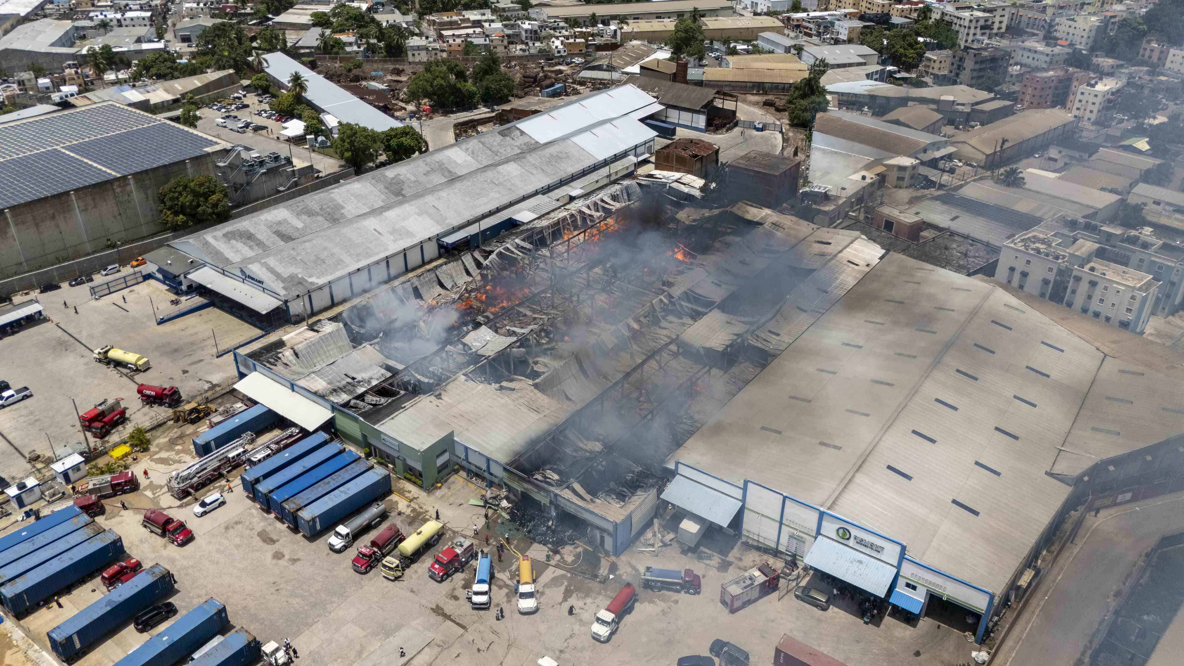Vista de la nave incendiada.
