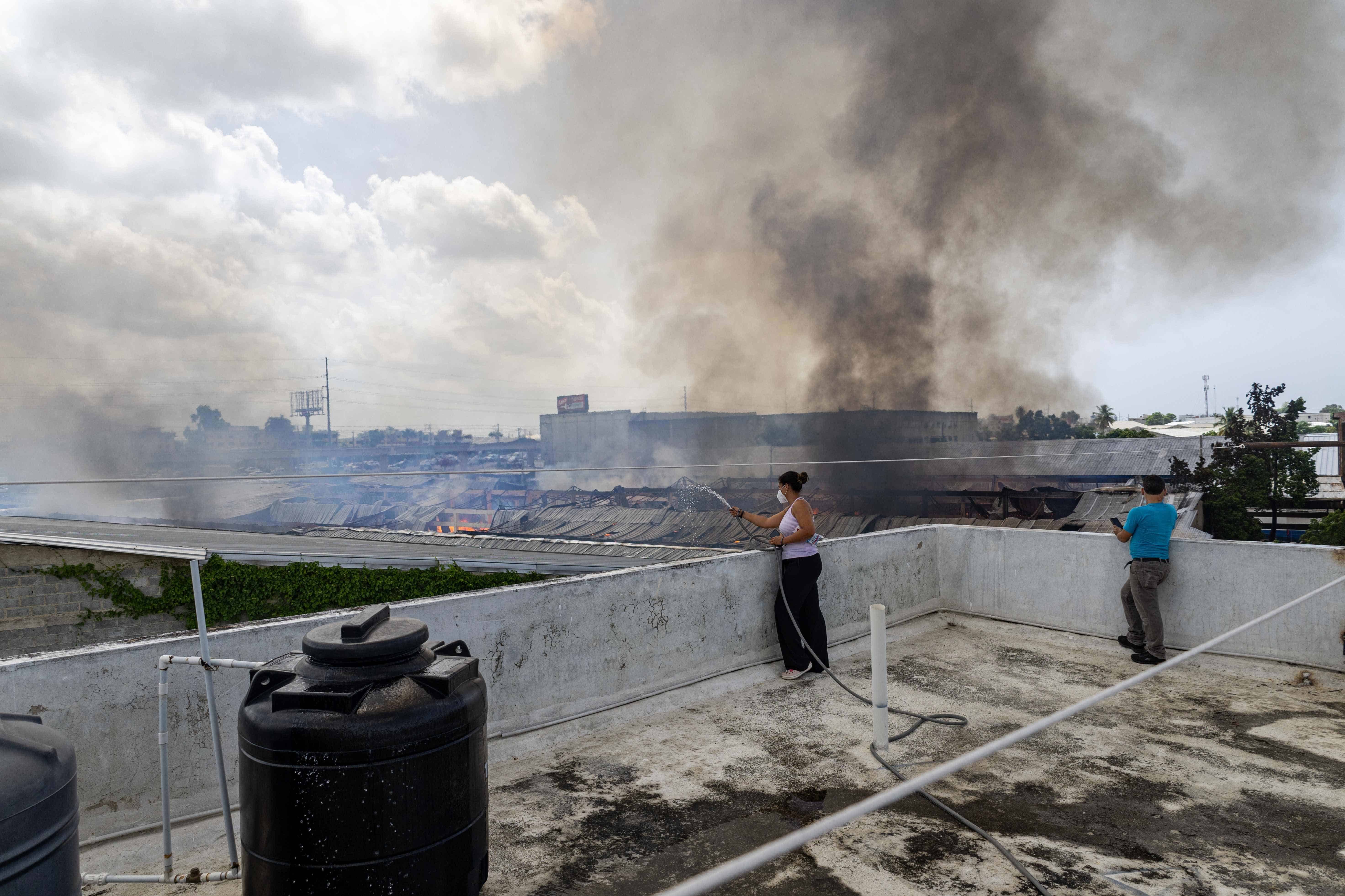 Vecinos tuvieron que evacuar el residencial De León, en la calle 6.