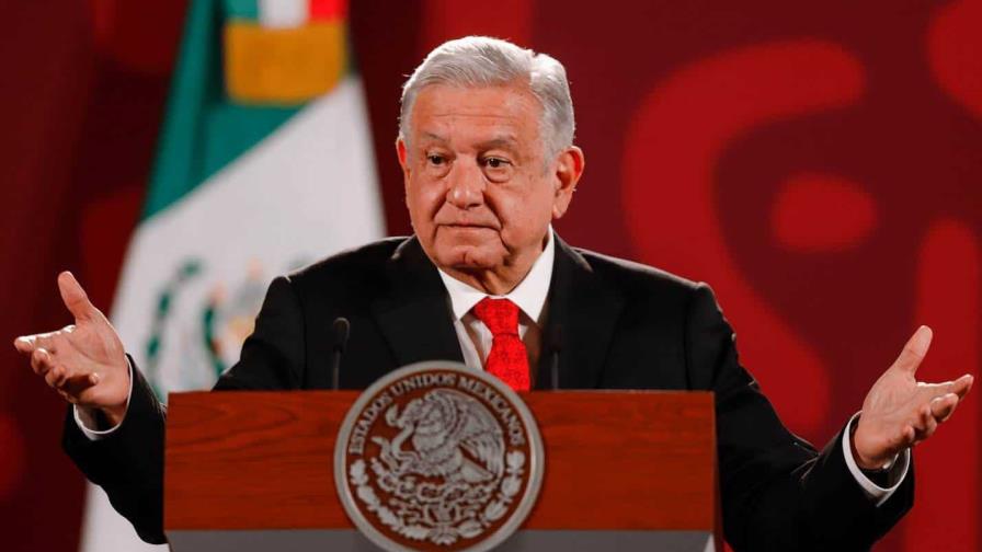 López Obrador critica el sensacionalismo en torno al huracán Beryl