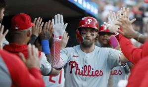 Rob Manfred y Bryce Harper tuvieron acalorada discusión sobre el tope salarial, según reportes