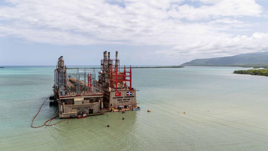 Primer año de las barcazas en Azua: entre la controversia y el beneficio energético