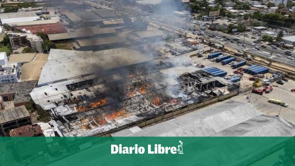 Incendio en empresa ParkDale sigue activo