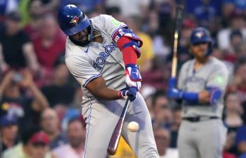 Vladdy busca estar entre los peloteros con más hits en la Liga Americana