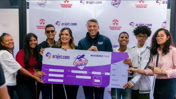 Jóvenes con discapacidad visual volarán por primera vez con Arajet