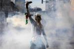 Manifestantes contra las subidas de impuestos asaltan e incendian el Parlamento de Kenia Manifestantes contra las subidas de impuestos asaltan e incendian el Parlamento de Kenia