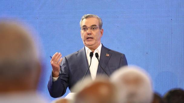 Abinader promete mejorar la calidad de la educación durante su segundo mandato