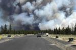 Ráfagas de viento impulsan un incendio en el centro de Oregon y provocan evacuaciones