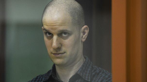 Reportero estadounidense, juzgado en Rusia por cargos de espionaje que él y su medio niegan