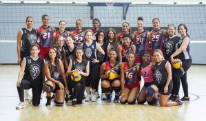 Celebran aniversario con la presencia de jugadoras relevos de las Reinas del Caribe