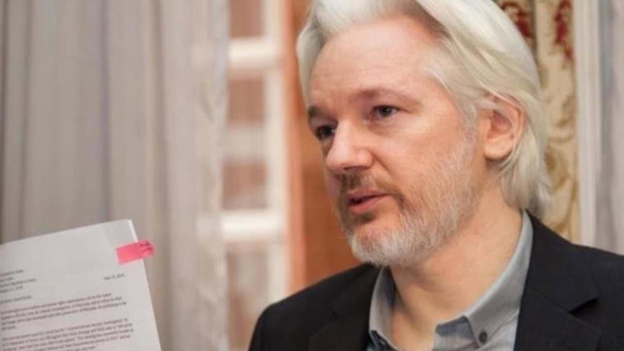 Julian Assange delega en su esposa su comparecencia: Necesita tiempo y recuperarse
