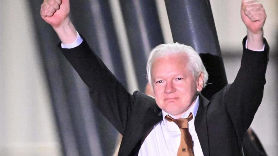 El fundador de WikiLeaks viajó libre a Australia tras un acuerdo con la justicia estadounidense
