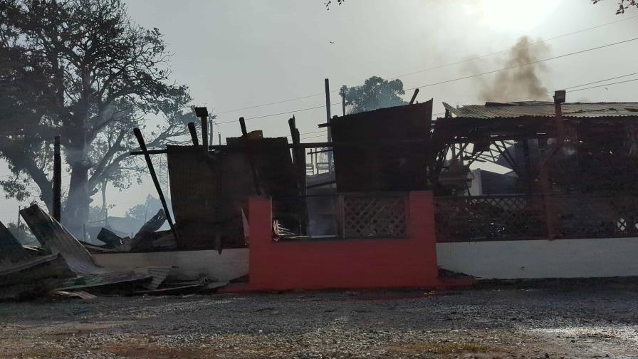 Fuego afecta restaurante El Palacio del Mofongo en Santiago