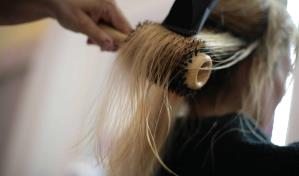 Servicios en salones de belleza son cada vez más caros y básicos, afirman sus clientas