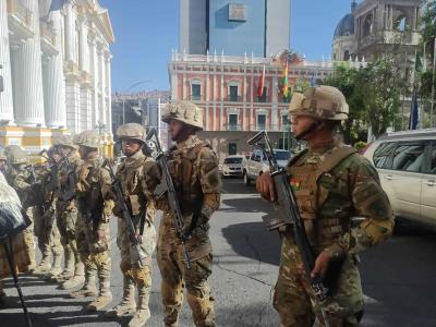 Tanques y militares intentan tomar sede Ejecutivo Bolivia