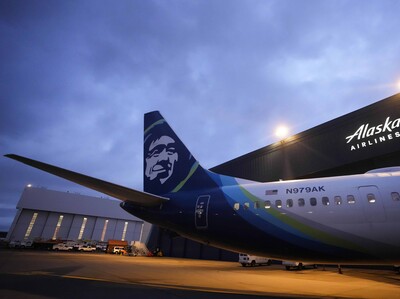 Avión de Alaska Airlines cambia de rumbo en medio del Atlántico