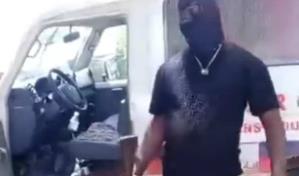 Pese a llegada de policías de Kenia, banda continúa acciones delictivas y secuestra una ambulancia