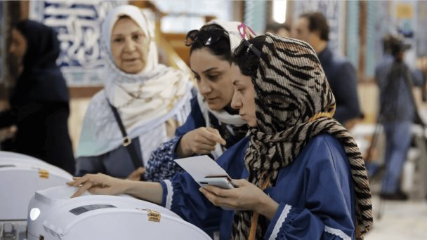 Los iraníes votan por un nuevo presidente entre cuatro candidatos autorizados por el régimen