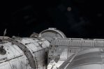 Astronautas en la EEI se refugian en sus c&aacute;psulas debido a la ruptura de un sat&eacute;lite