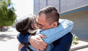 Califican de gran paso adelante programa para indocumentados casados con estadounidenses