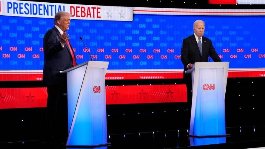 Un Biden a veces titubeante buscó la confrontación en debate con Trump, que respondió con falsedades
