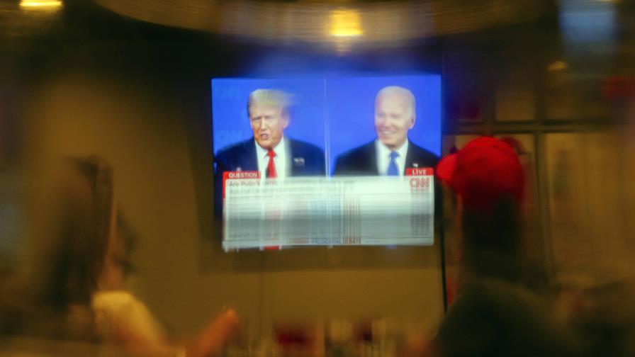 Trump y Biden chocan sobre política y entre ellos en un debate que se tornó muy personal