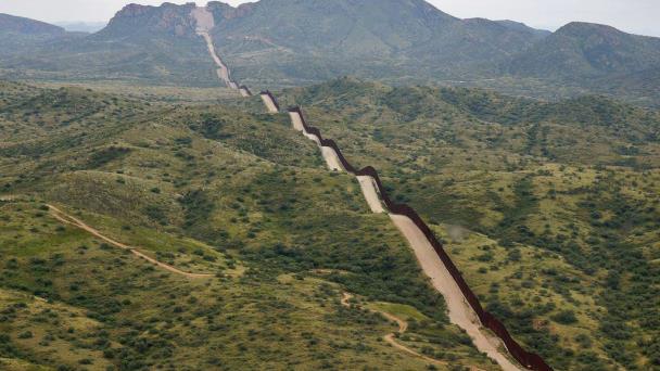 Mueren tres migrantes por altas temperaturas en el suroeste de Estados Unidos.