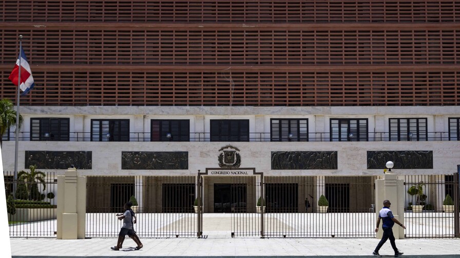 Abinader somete presupuesto complementario por más de RD$40,000 millones para el 2026 Abinader somete presupuesto complementario por más de RD$40,000 millones para el 2026