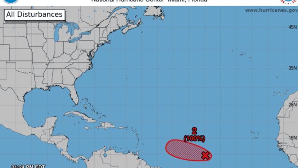 Modelos de trayectoria de sistema con 100 % de probabilidades de convertirse en ciclón este viernes