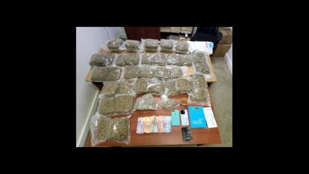 Ocupan 21 pacas de presunta marihuana a un hombre en Santiago