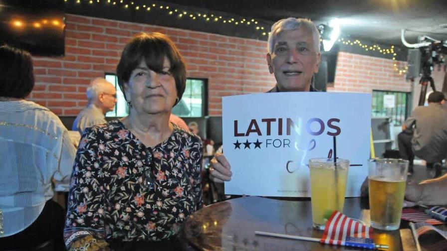 Latinos por Lake, unos votantes que luchan en Arizona por una senadora trumpista