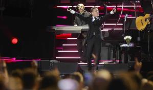 Luis Miguel emociona a los fans en Córdoba en inicio de su gira por España