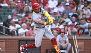 Dominicano Noelvi Marte regresa tras suspensión de 80 partidos y anota tres; Rojos vencen Cardenales