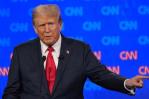 Trump vende por pedazos el traje con el que noqueó a Biden en el debate presidencial Trump vende por pedazos el traje con el que noqueó a Biden en el debate presidencial