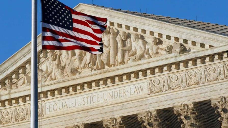 El Tribunal Supremo permite al Gobierno de Trump deportar a venezolanos de manera sumaria El Tribunal Supremo permite al Gobierno de Trump deportar a venezolanos de manera sumaria
