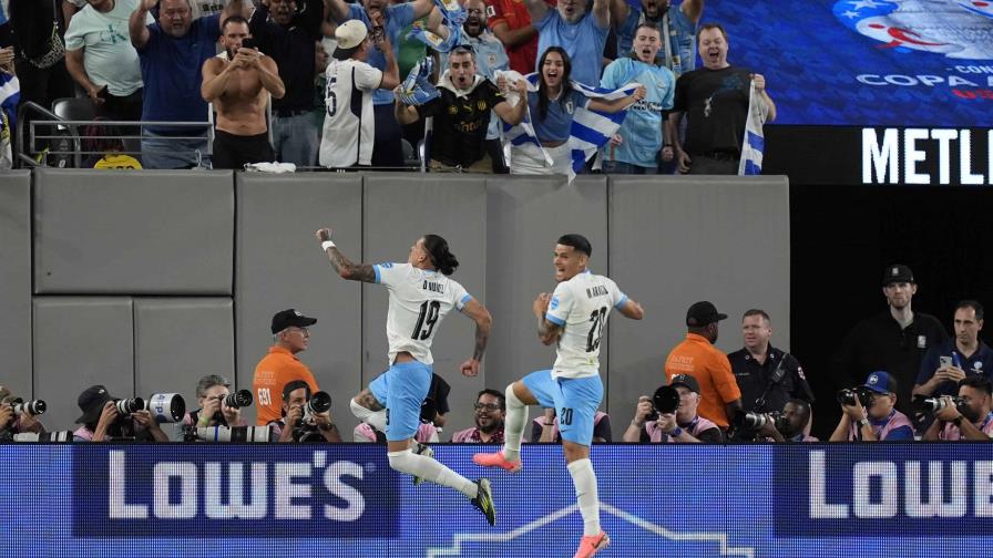 Uruguay destroza a Bolivia 5-0 y pone un pie en cuartos de Copa América