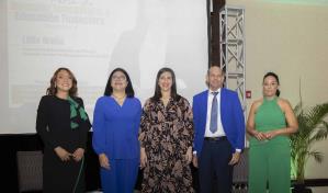 Expertos en bienes raíces orientan a compradores en feria inmobiliaria