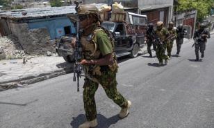 Policías kenianos comienzan a patrullar la capital de Haití