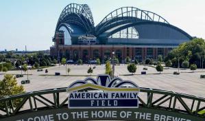 Desperfecto en escalera mecánica del estadio de Milwaukee deja 11 heridos tras juego ante Cachorros