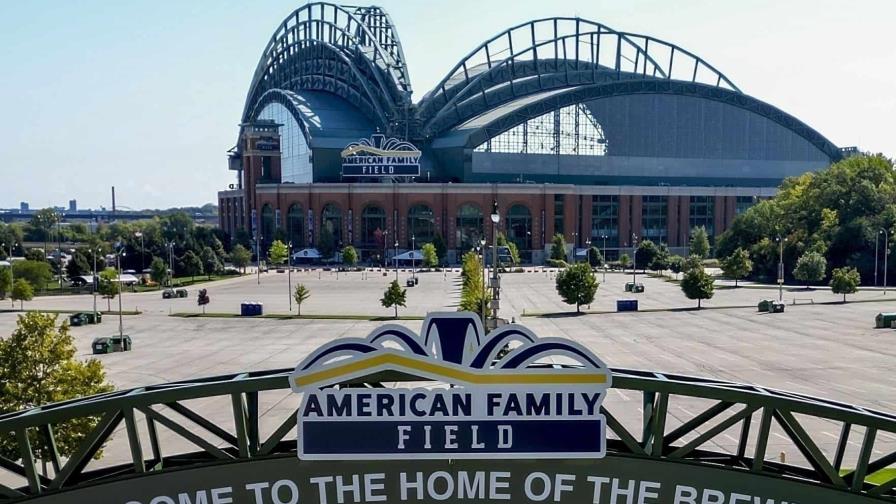 Desperfecto en escalera mecánica del estadio de Milwaukee deja 11 heridos tras juego ante Cachorros