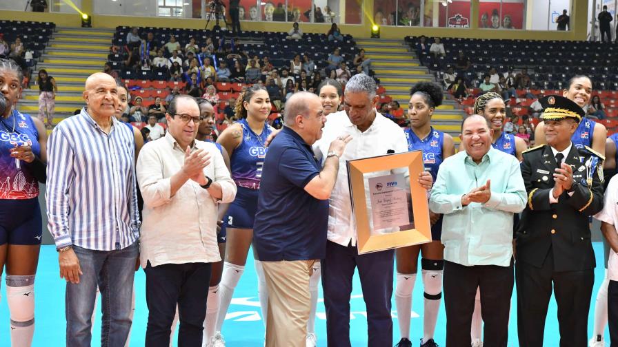 Federación Dominicana de Voleibol y Norceca reconocen compromiso con el deporte del ministro Vásquez